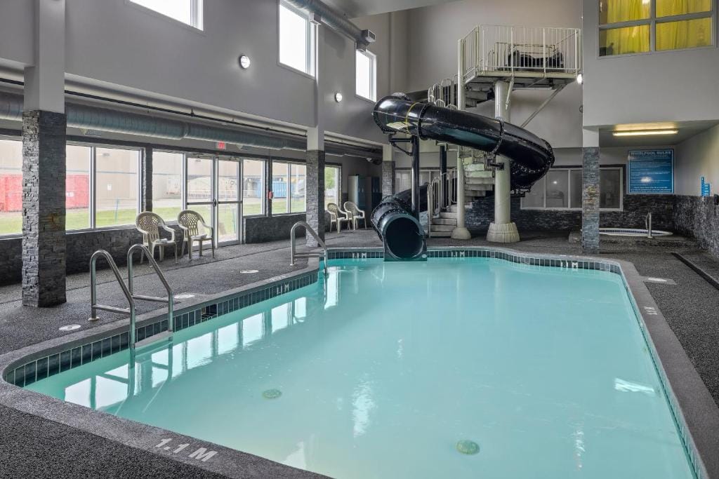 Home Inn & Suites Regina Airport — 1