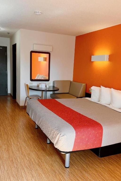 Motel 6-Regina, SK — 1