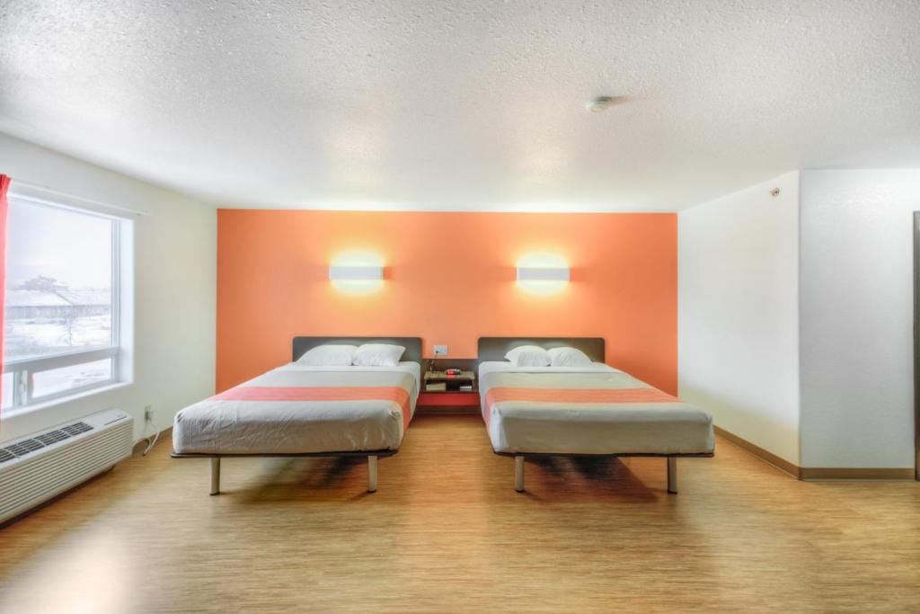Motel 6-Regina, SK — 2
