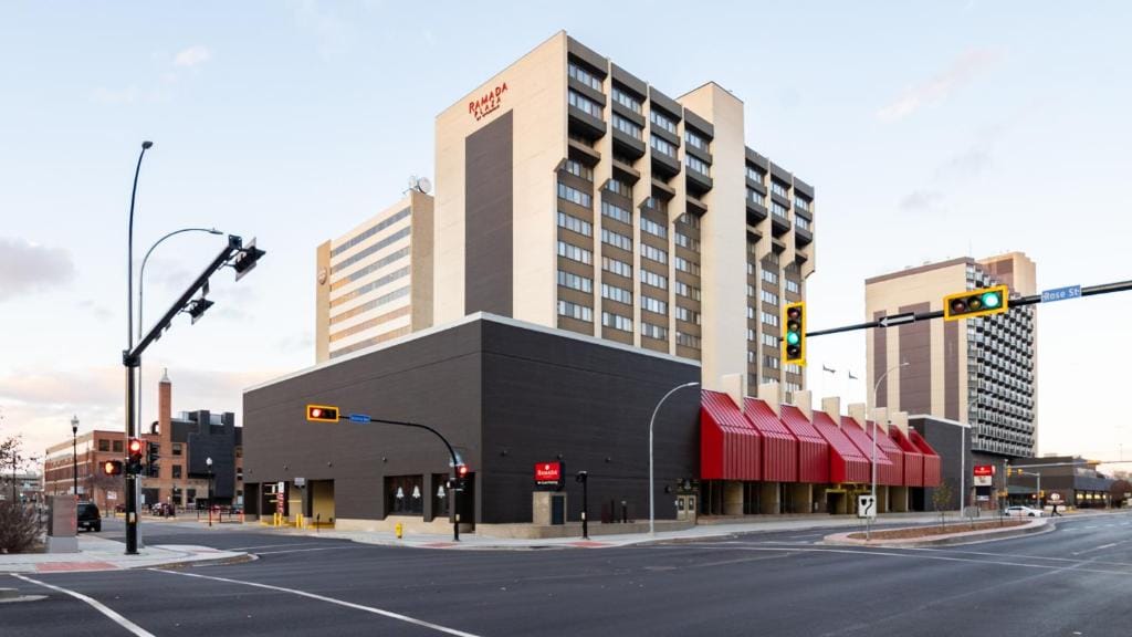 Ramada Plaza by Wyndham Regina Downtown — 1