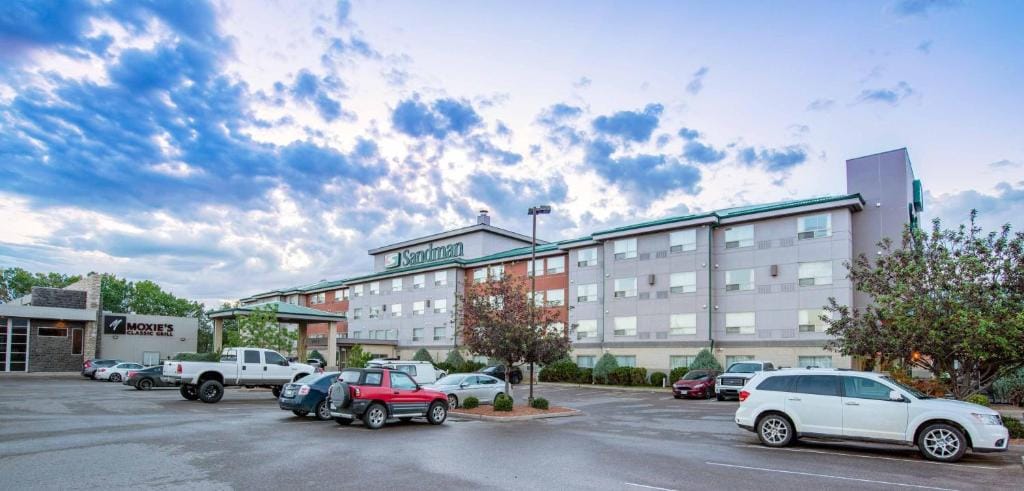 Sandman Hotel & Suites Regina — 1