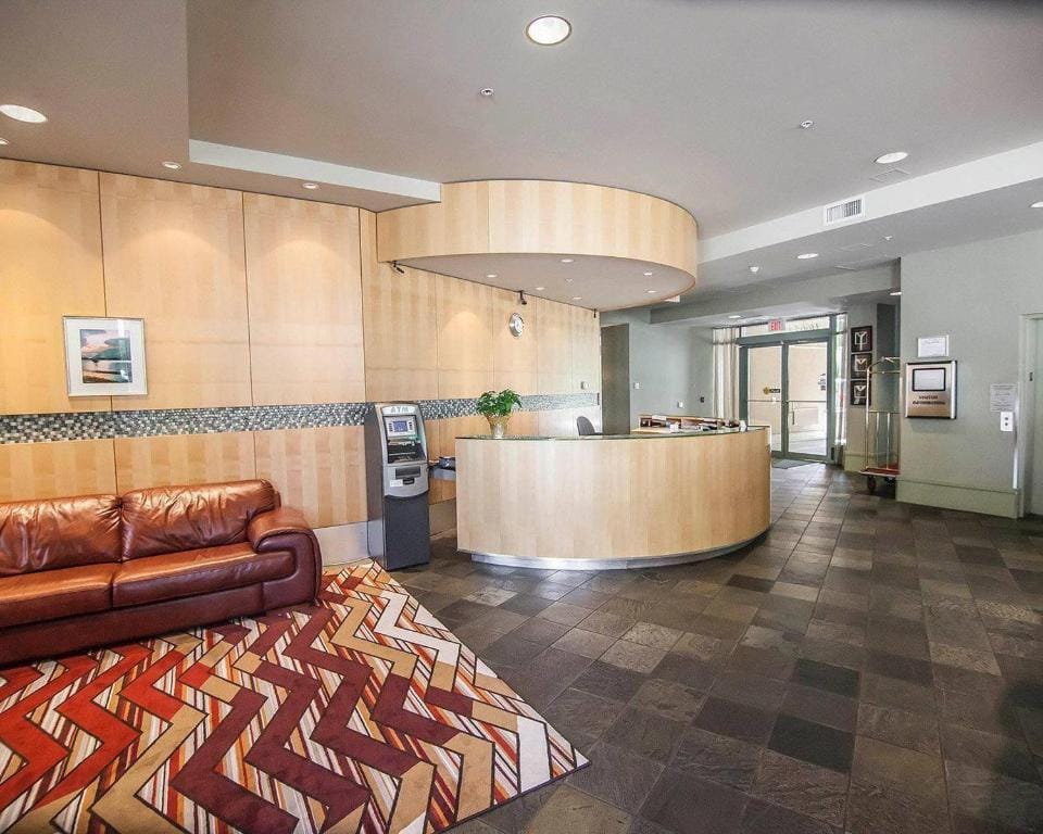 Comfort Hotel Vancouver Airport — 2