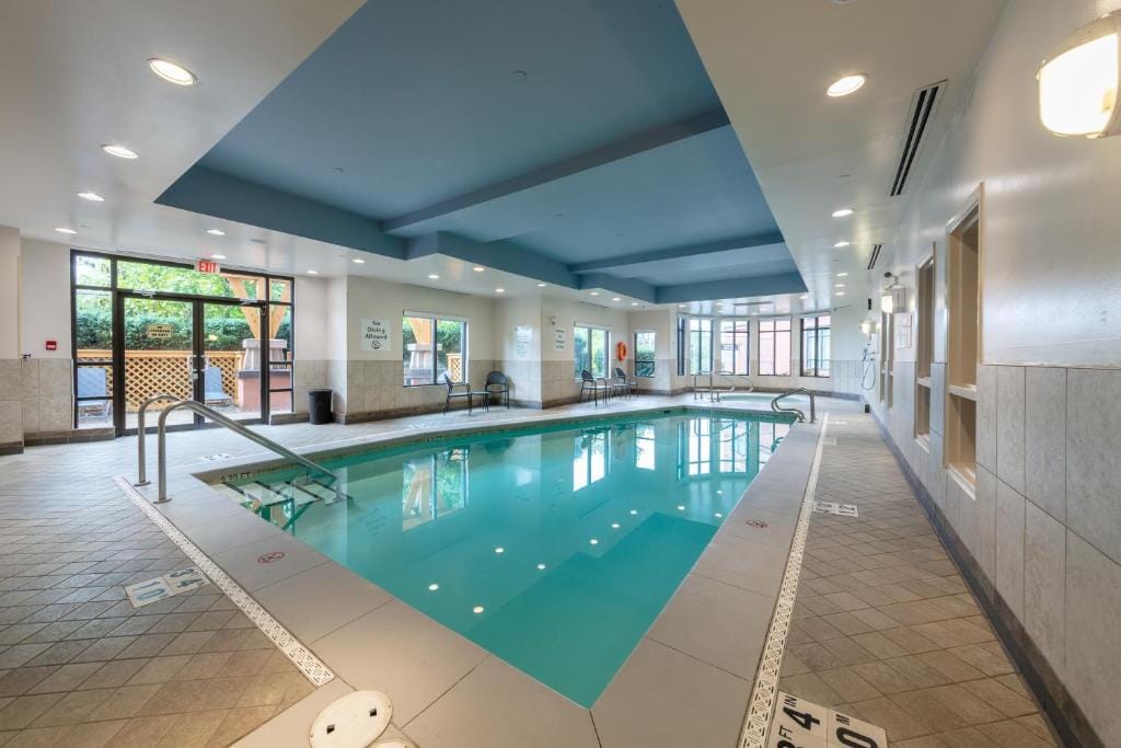 Holiday Inn Express & Suites Riverport Richmond by IHG — 3