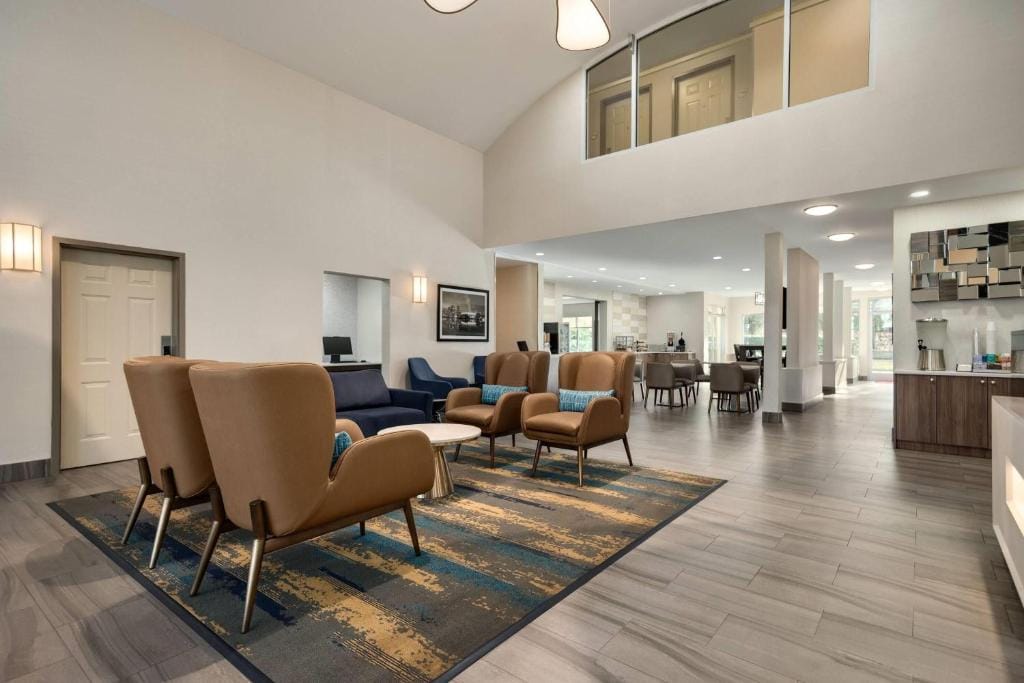 La Quinta Inn by Wyndham Vancouver Airport — 1