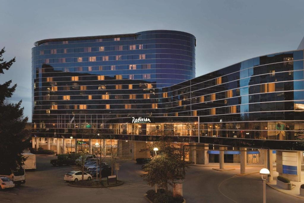 Radisson Hotel Vancouver Airport — 1