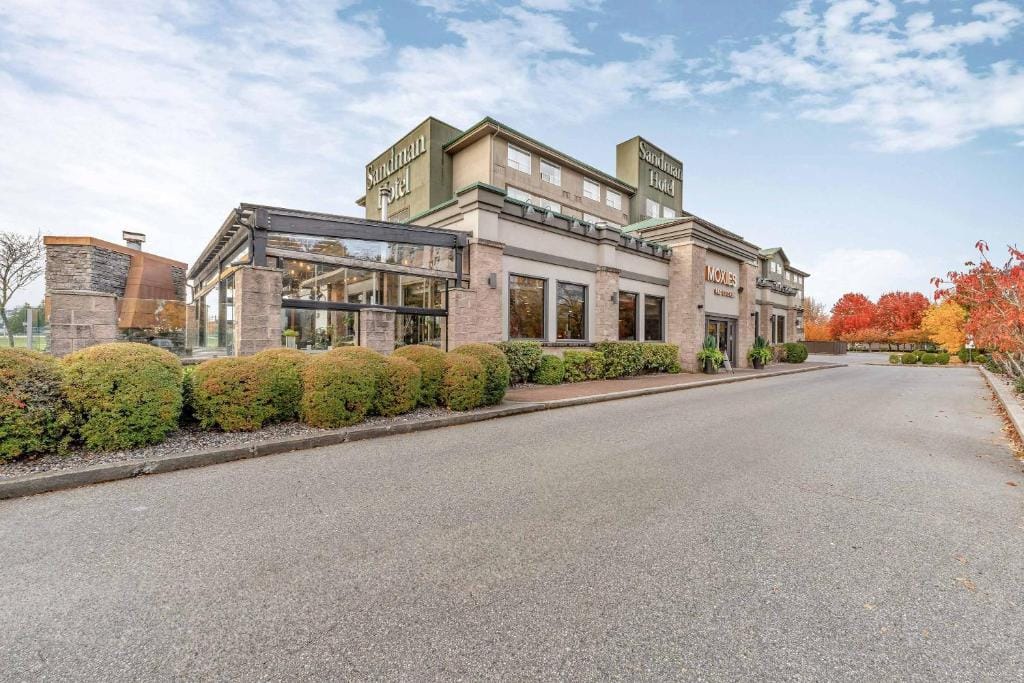 Sandman Hotel & Suites Vancouver Airport — 1