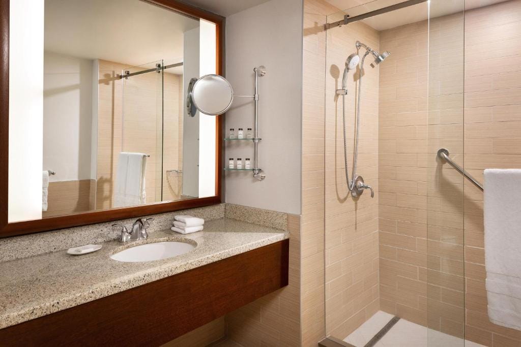 Sheraton Vancouver Airport Hotel — 3