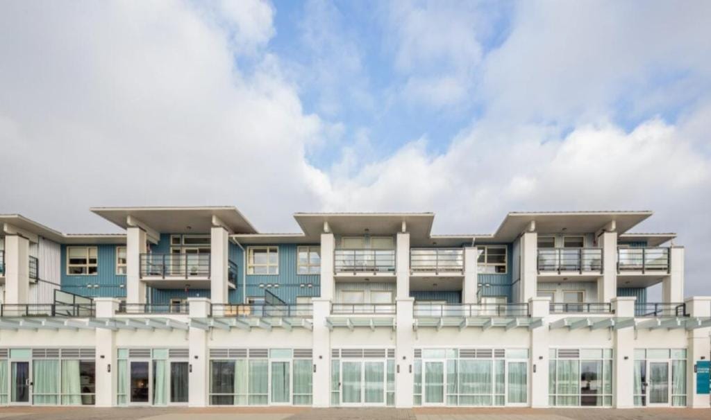 Steveston Waterfront Hotel — 1
