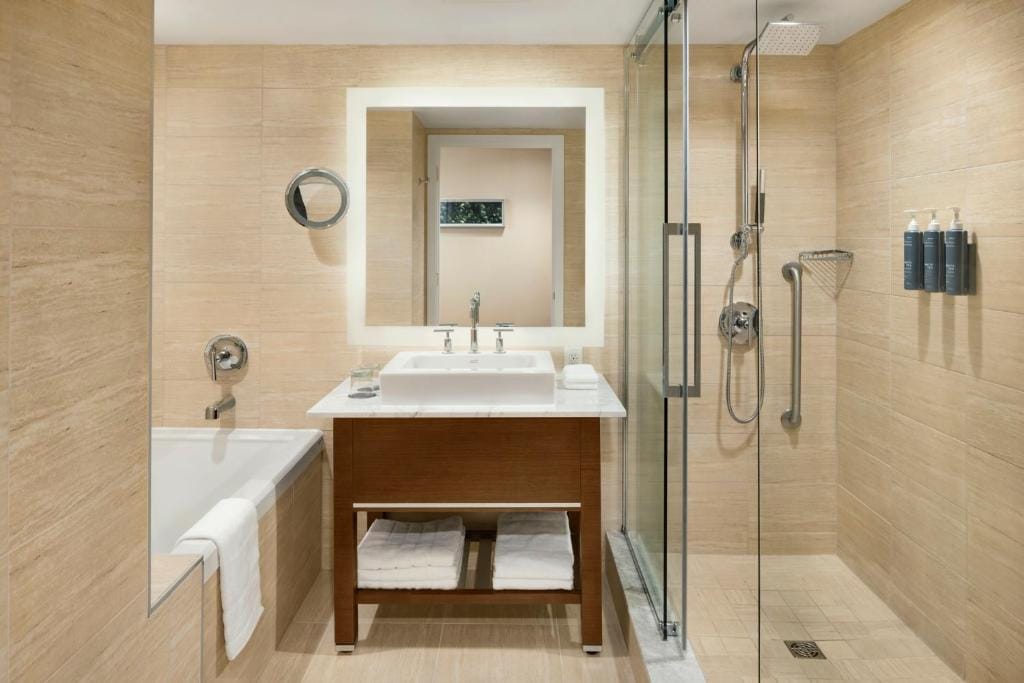 The Westin Wall Centre, Vancouver Airport — 3