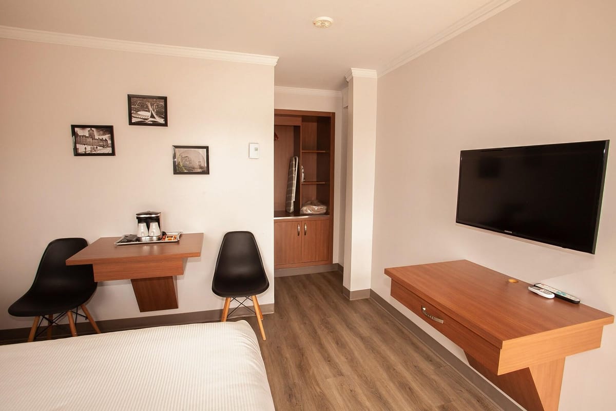 Hôtel Ô Suites Laval — 3