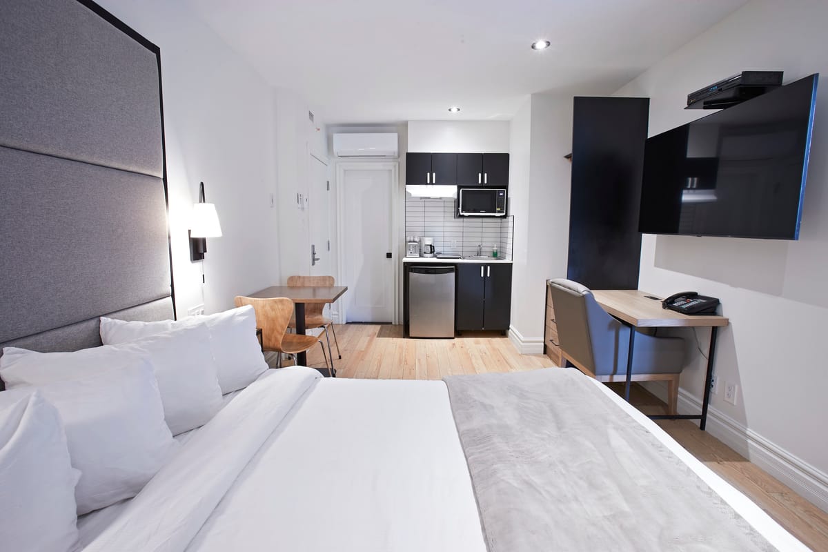 HÔTEL SPA CARRÉ ST-LOUIS — 1