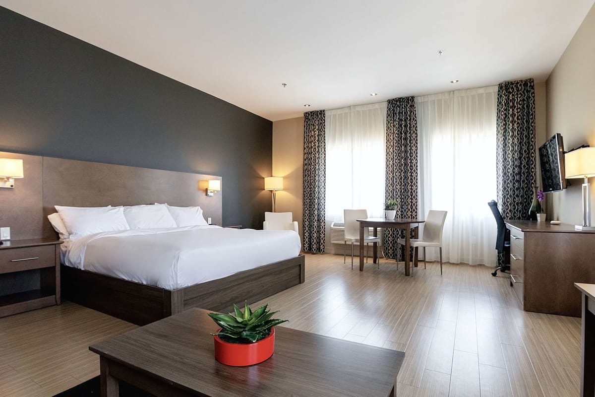 Imperia Hotel & Suites Terrebonne — 1