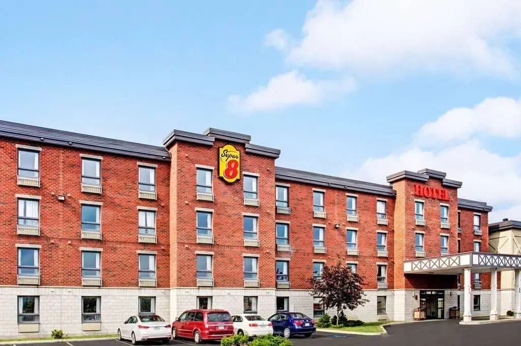 Super 8 by Wyndham Lachenaie/Terrebonne — 5