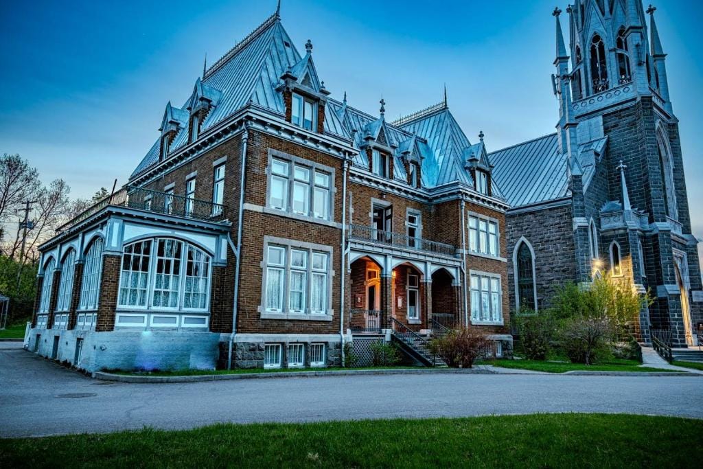 Hôtel Château Cran Chaud Chicoutimi — 1