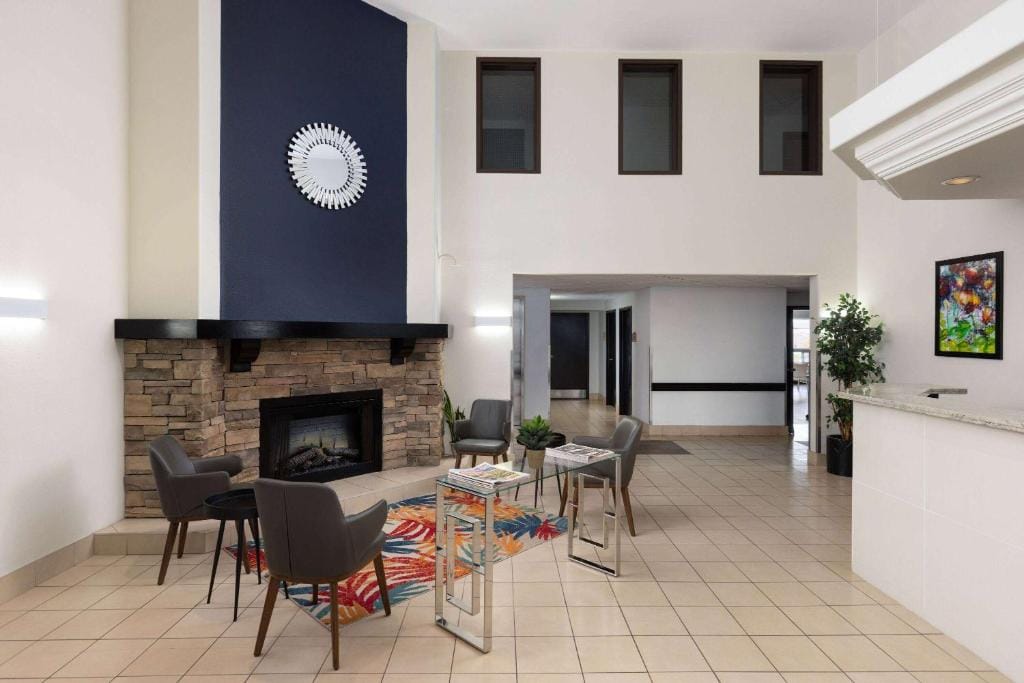 Super 8 by Wyndham St-Jerome — 3