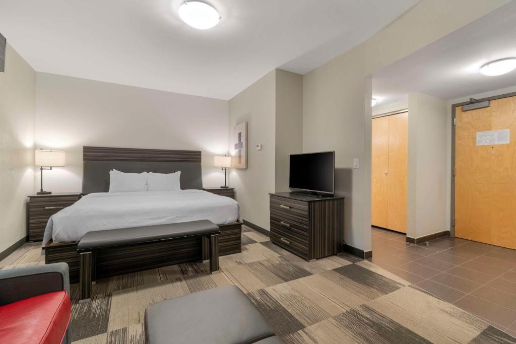Best Western Plus Airport Inn & Suites — 5