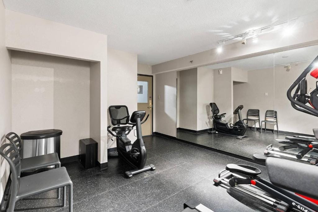 Country Inn & Suites by Radisson, Saskatoon, SK — 1