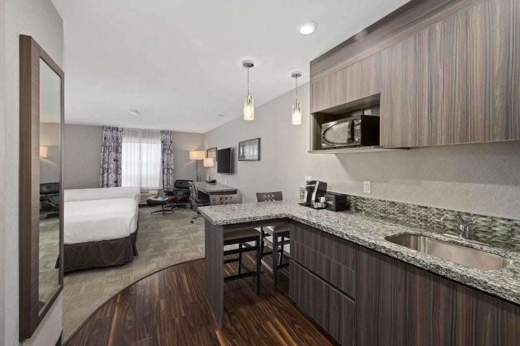 Home Inn & Suites Saskatoon South — 4