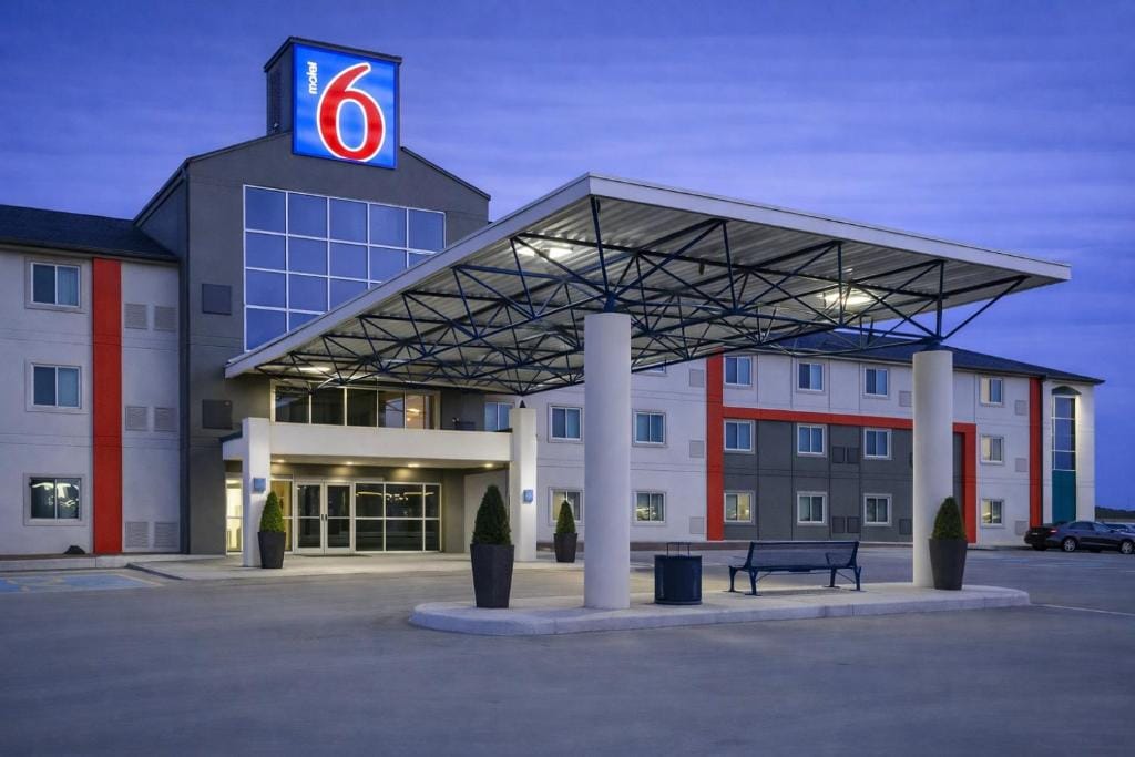 Motel 6-Saskatoon, SK — 1