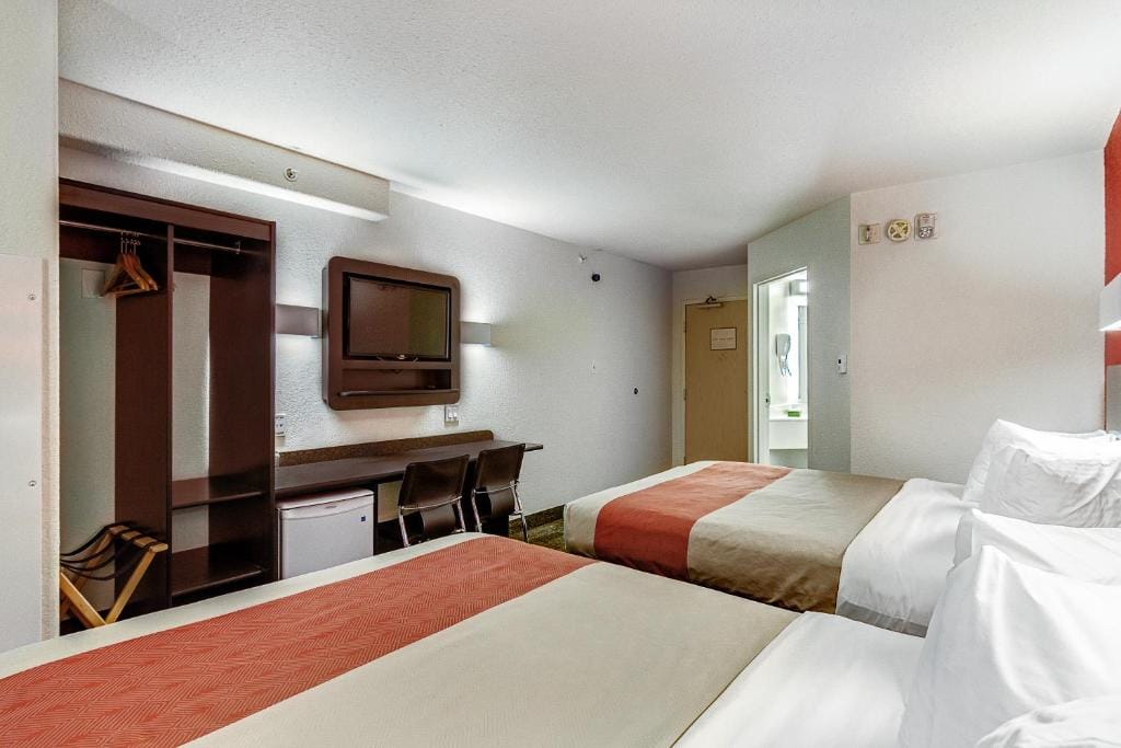 Motel 6-Saskatoon, SK — 2