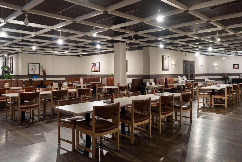 Ramada by Wyndham Saskatoon — 5