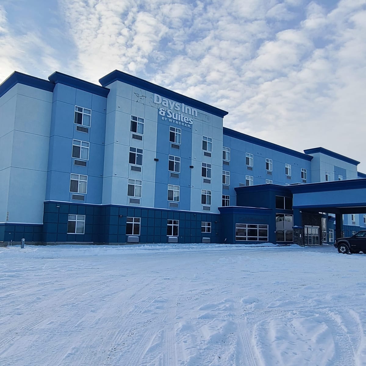 Days Inn & Suites by Wyndham Fort Saskatchewan — 4