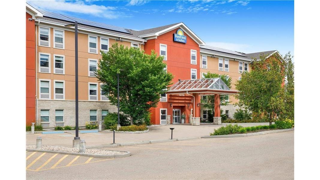 Days Inn & Suites by Wyndham Sherwood Park Edmonton — 1