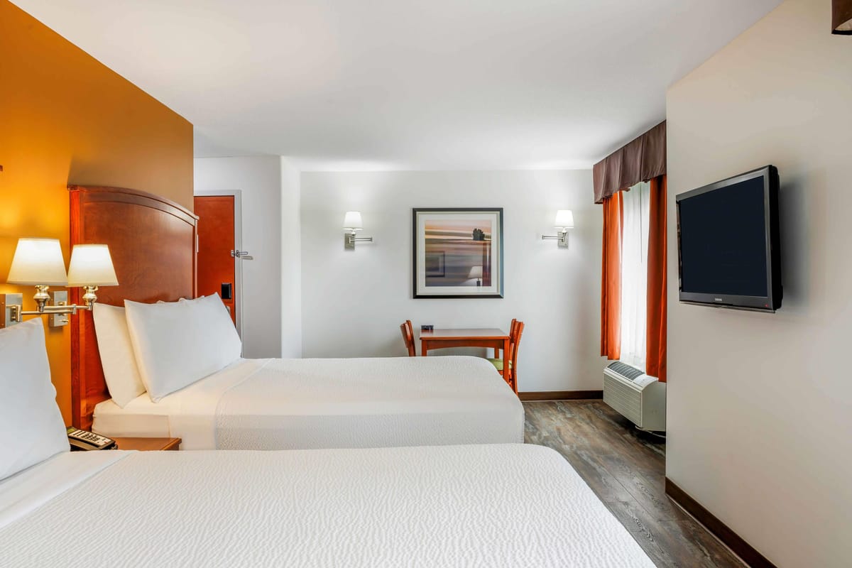 Days Inn & Suites by Wyndham Sherwood Park Edmonton — 2