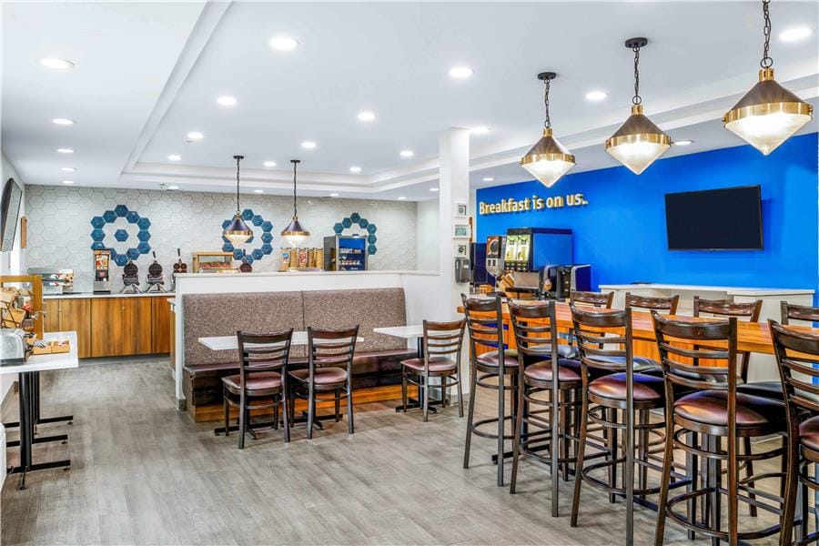 Days Inn & Suites by Wyndham Sherwood Park Edmonton — 3