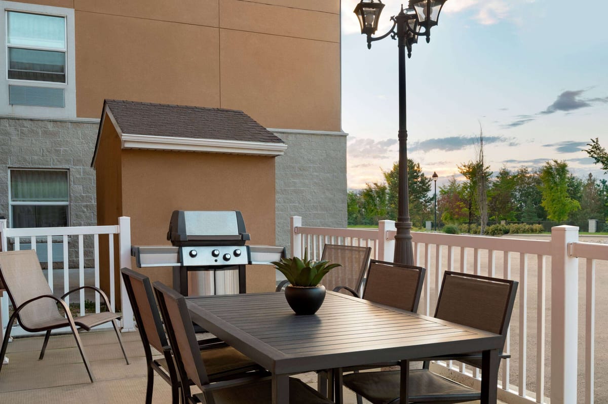 Days Inn & Suites by Wyndham Sherwood Park Edmonton — 4
