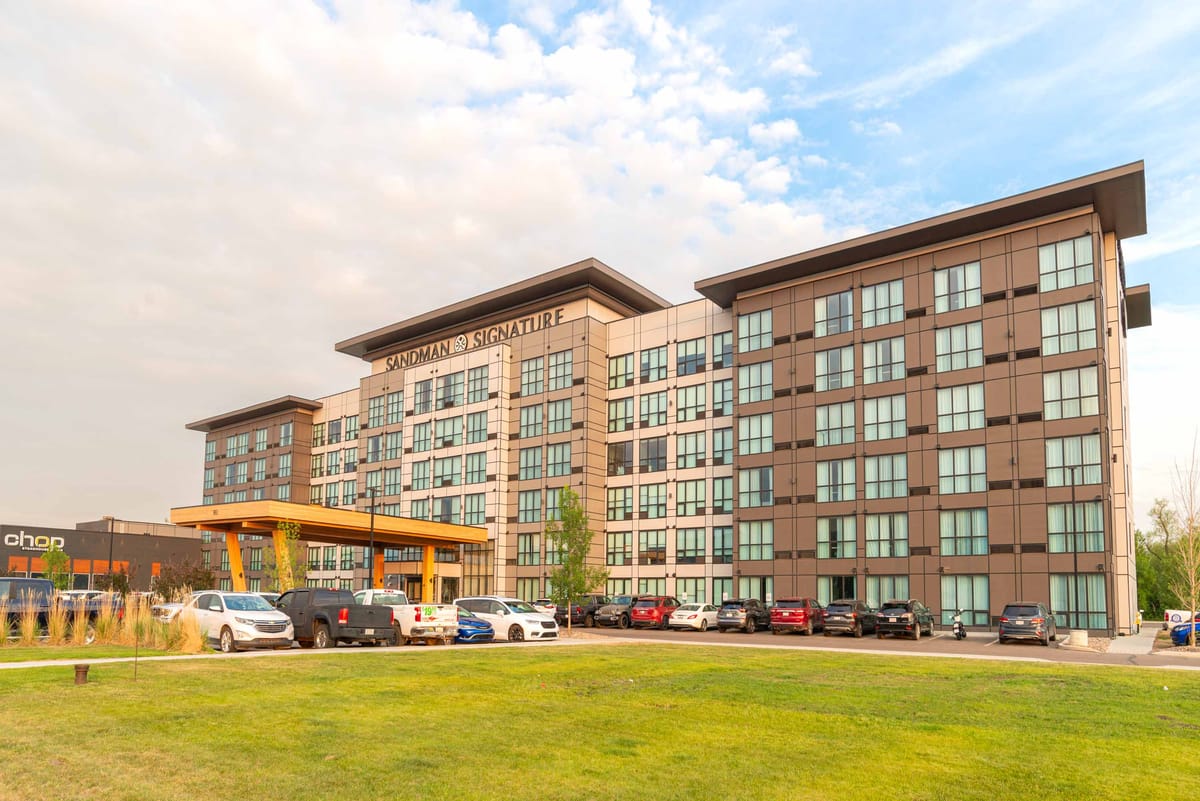 Sandman Signature Sherwood Park Hotel — 1