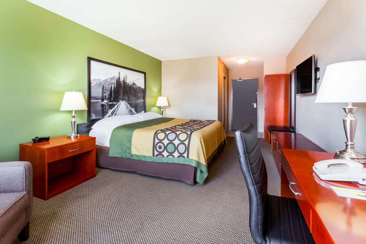 Super 8 by Wyndham Sherwood Park/Edmonton Area — 4