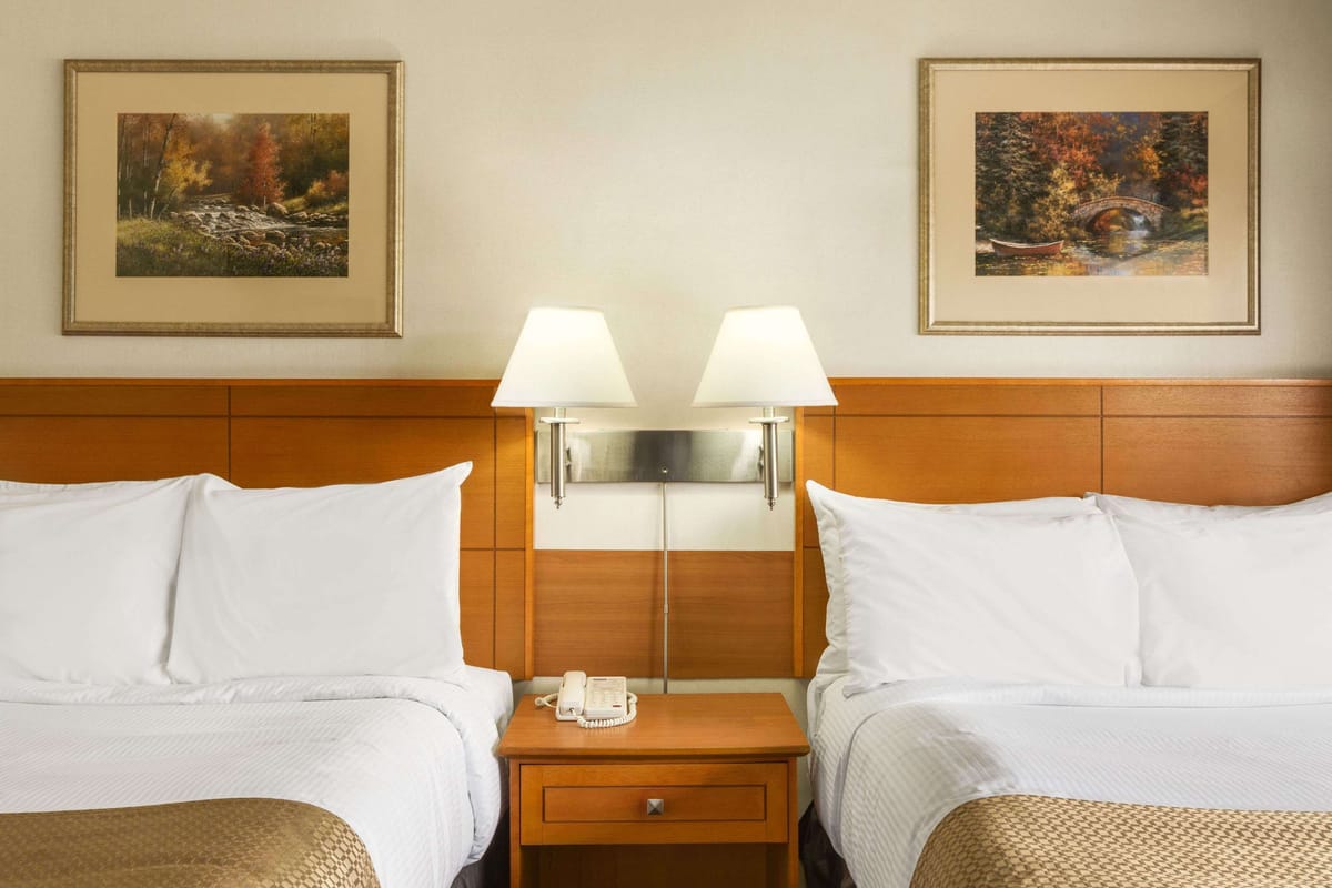 Travelodge by Wyndham Edmonton East — 2