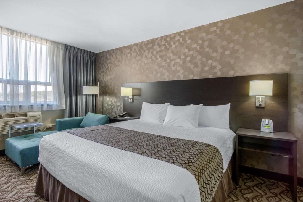 Clarion Hotel — 2