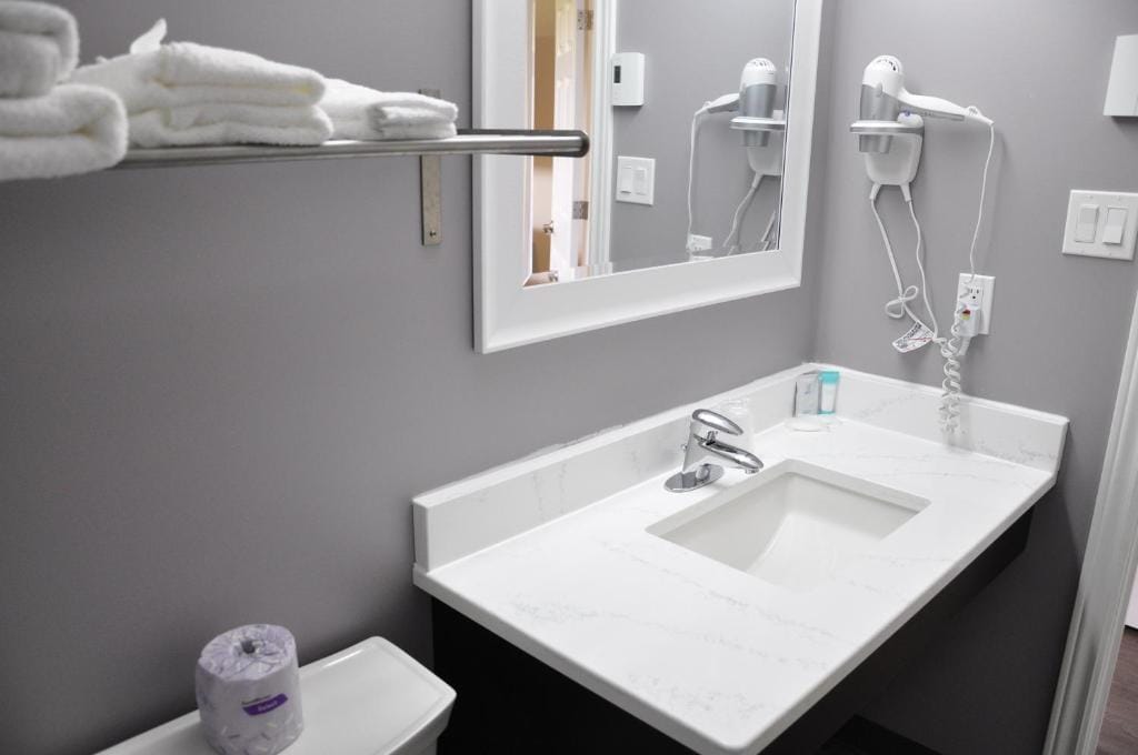 Moonlight Inn and Suites Sudbury — 3