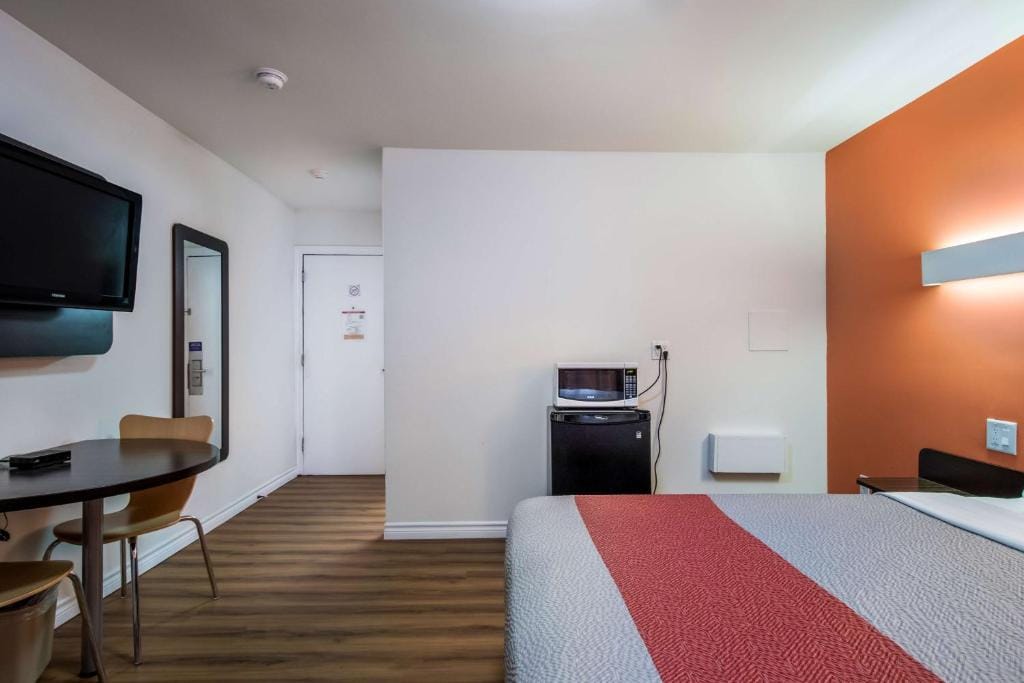 Motel 6-Sudbury, ON — 4