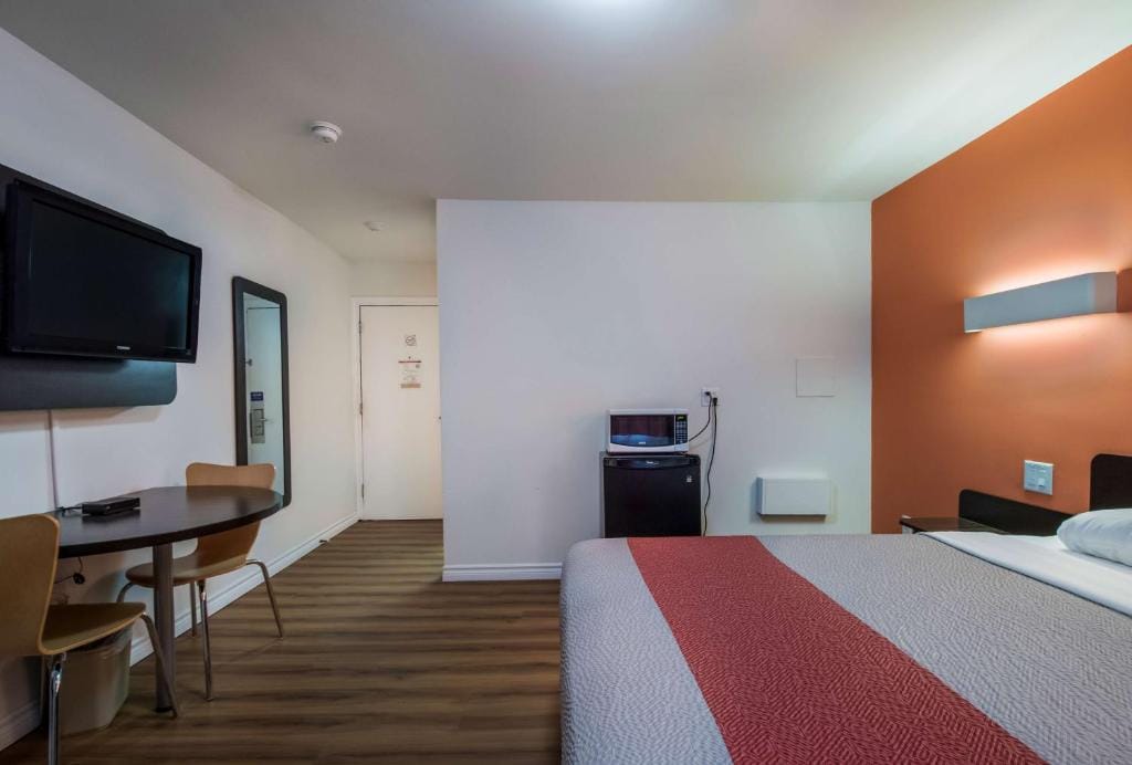 Motel 6-Sudbury, ON — 5