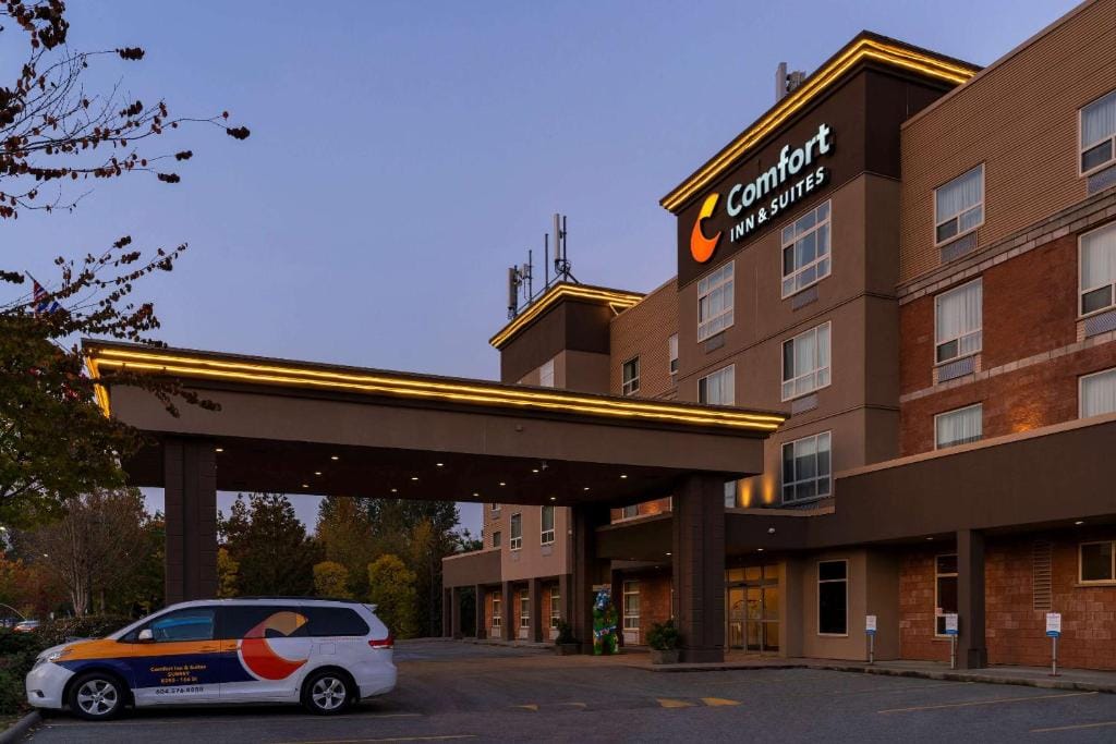 Comfort Inn & Suites — 1