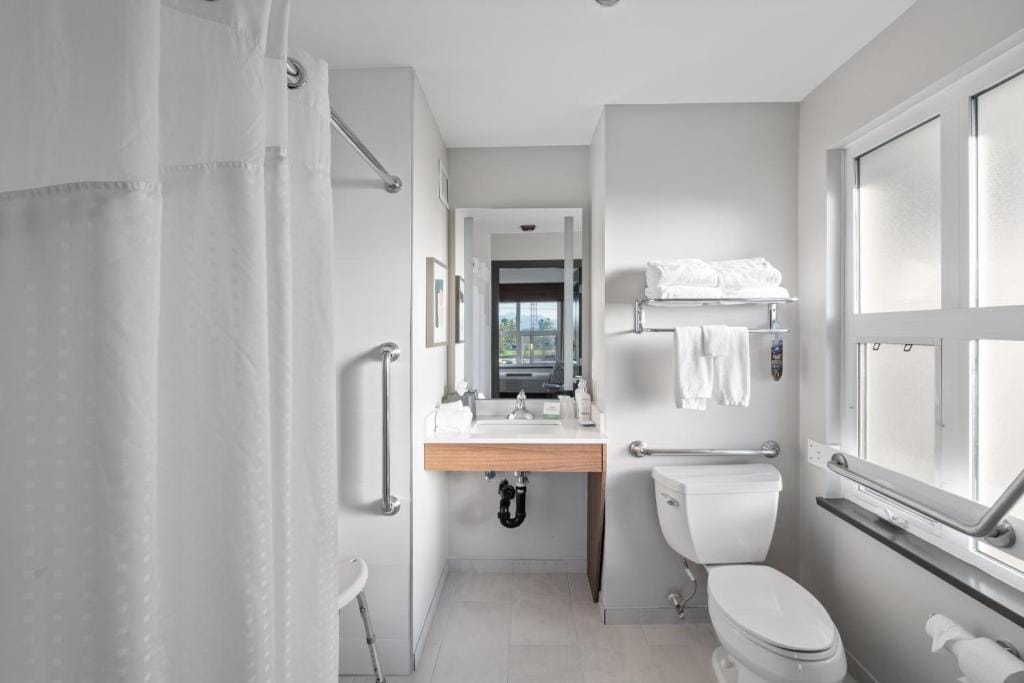 Holiday Inn Hotel & Suites Surrey East - Cloverdale by IHG — 5