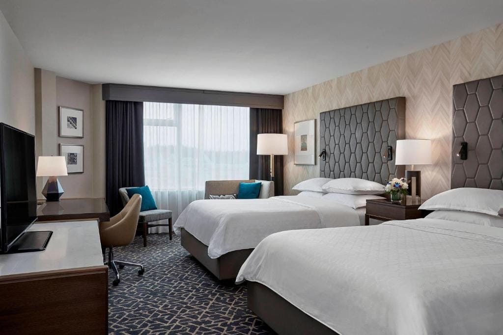 Sheraton Vancouver Guildford Hotel — 2