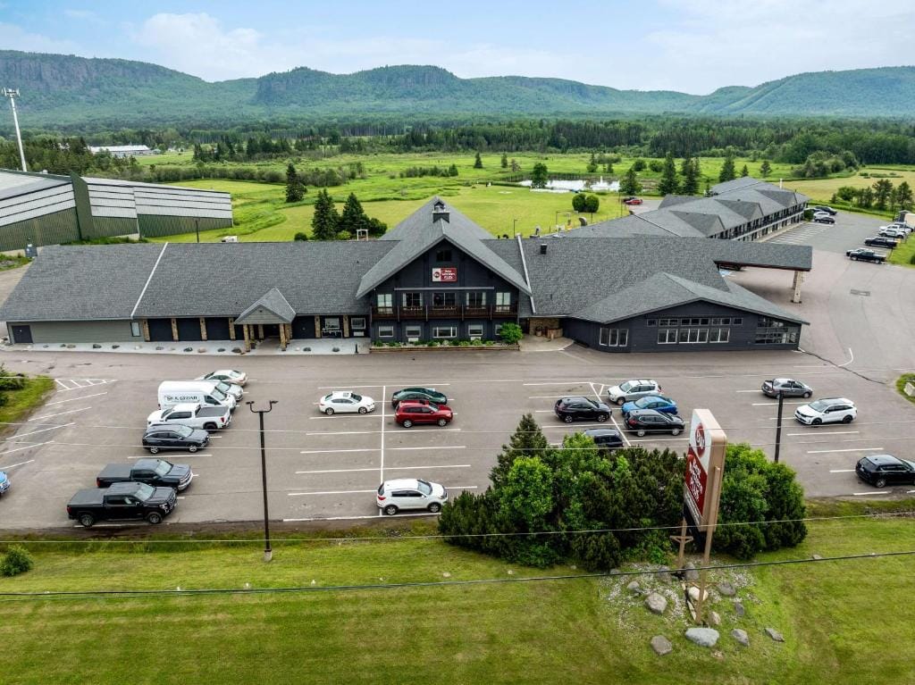 Best Western Plus NorWester Hotel & Conference Centre — 5