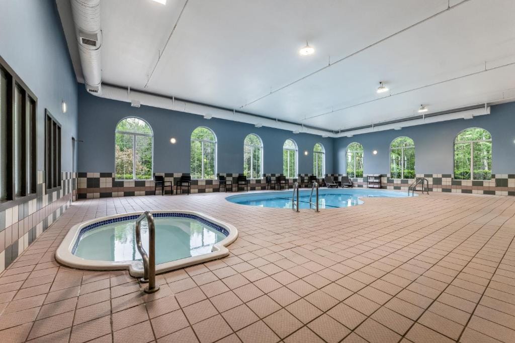 Days Inn & Suites by Wyndham Thunder Bay — 4