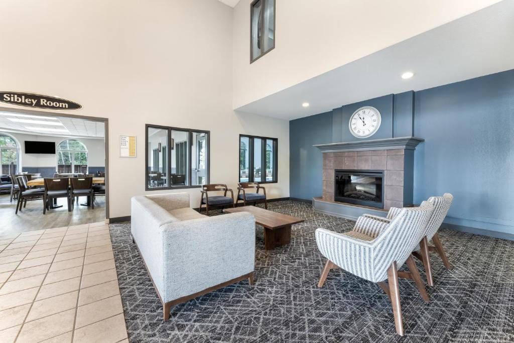 Days Inn & Suites by Wyndham Thunder Bay — 5