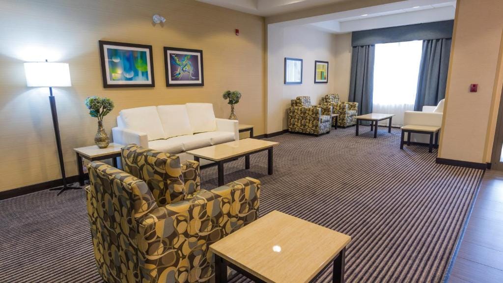 Holiday Inn Express Thunder Bay by IHG — 1