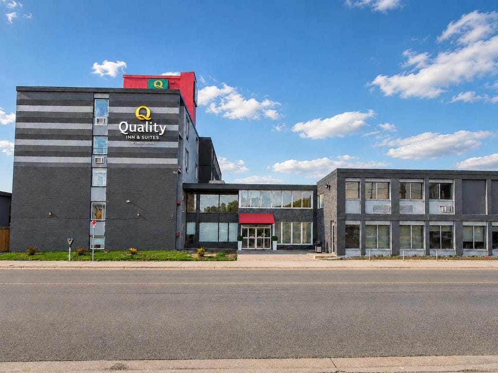 Quality Inn & Suites Thunder Bay Downtown — 1