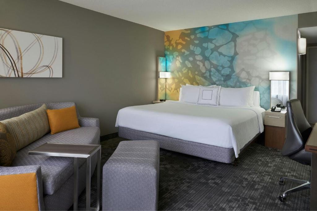 Courtyard by Marriott Toronto Airport — 1