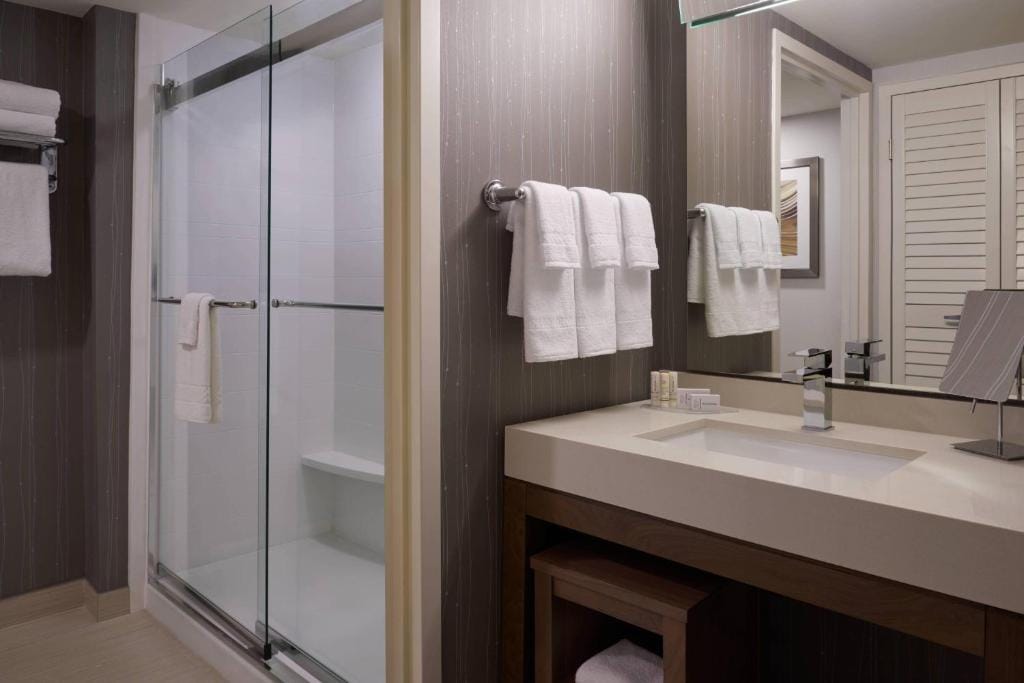 Courtyard by Marriott Toronto Airport — 3
