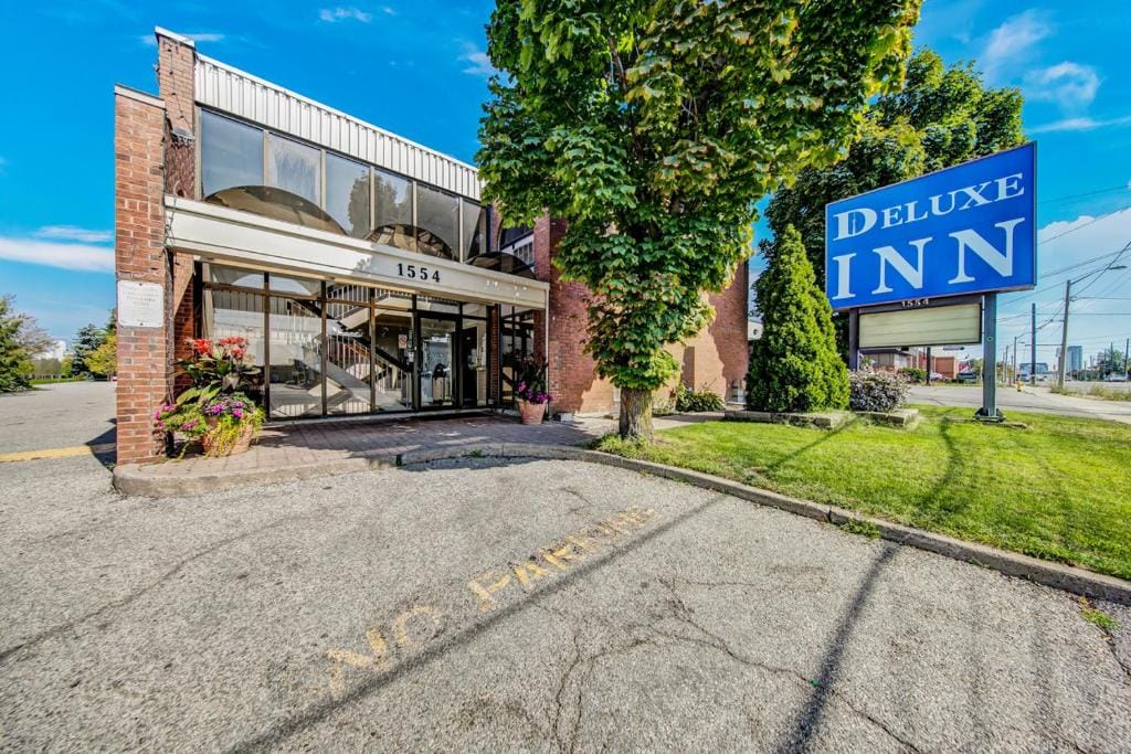 Deluxe Inn — 1