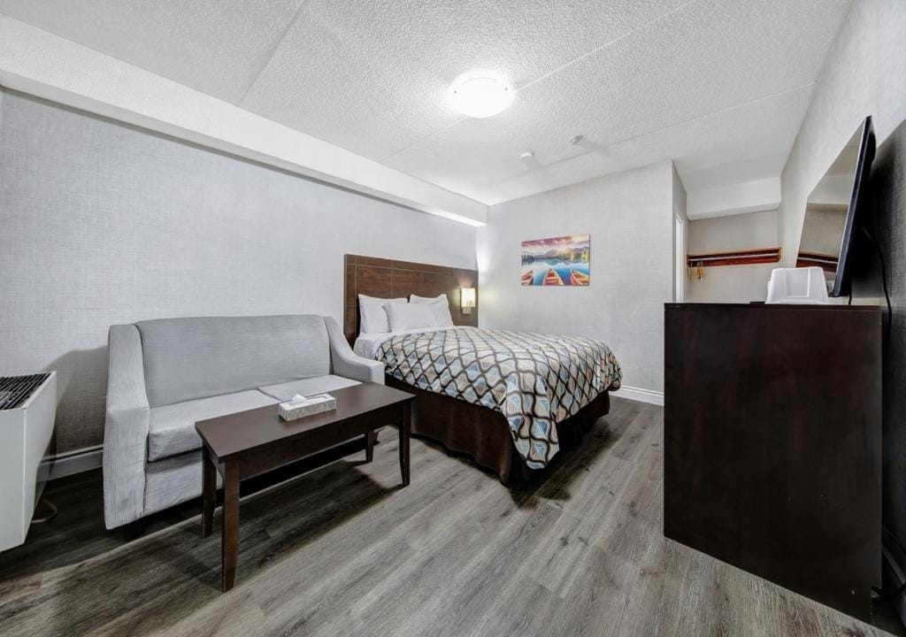 Deluxe Inn — 5