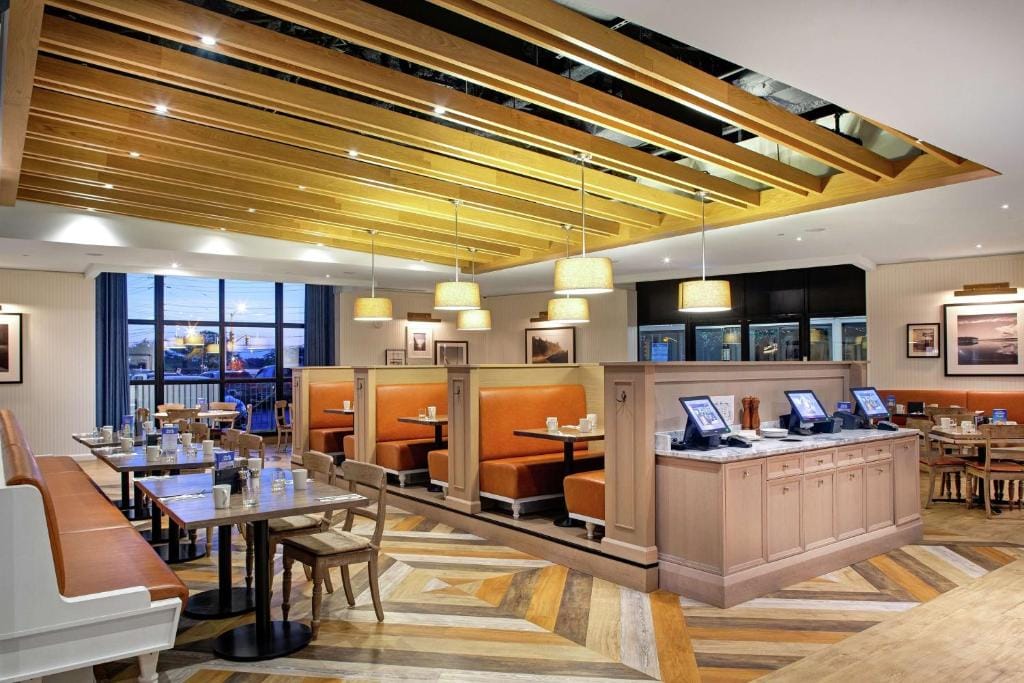 Doubletree by Hilton Toronto Airport, ON — 5